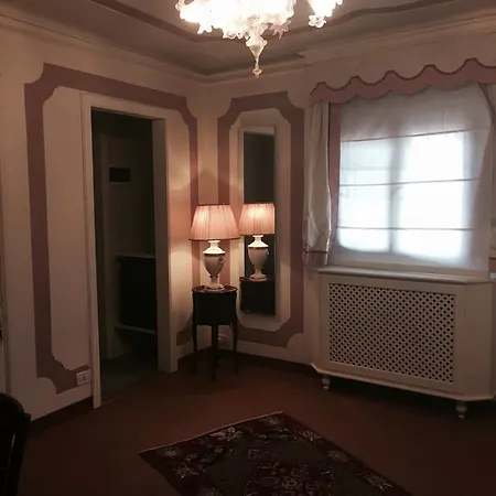 ベッド・アンド・ブレックファスト Domus Dotti V 2*